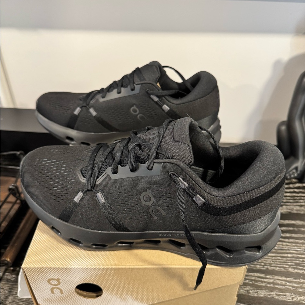 NEW! On Running Men's Black Running Shoes